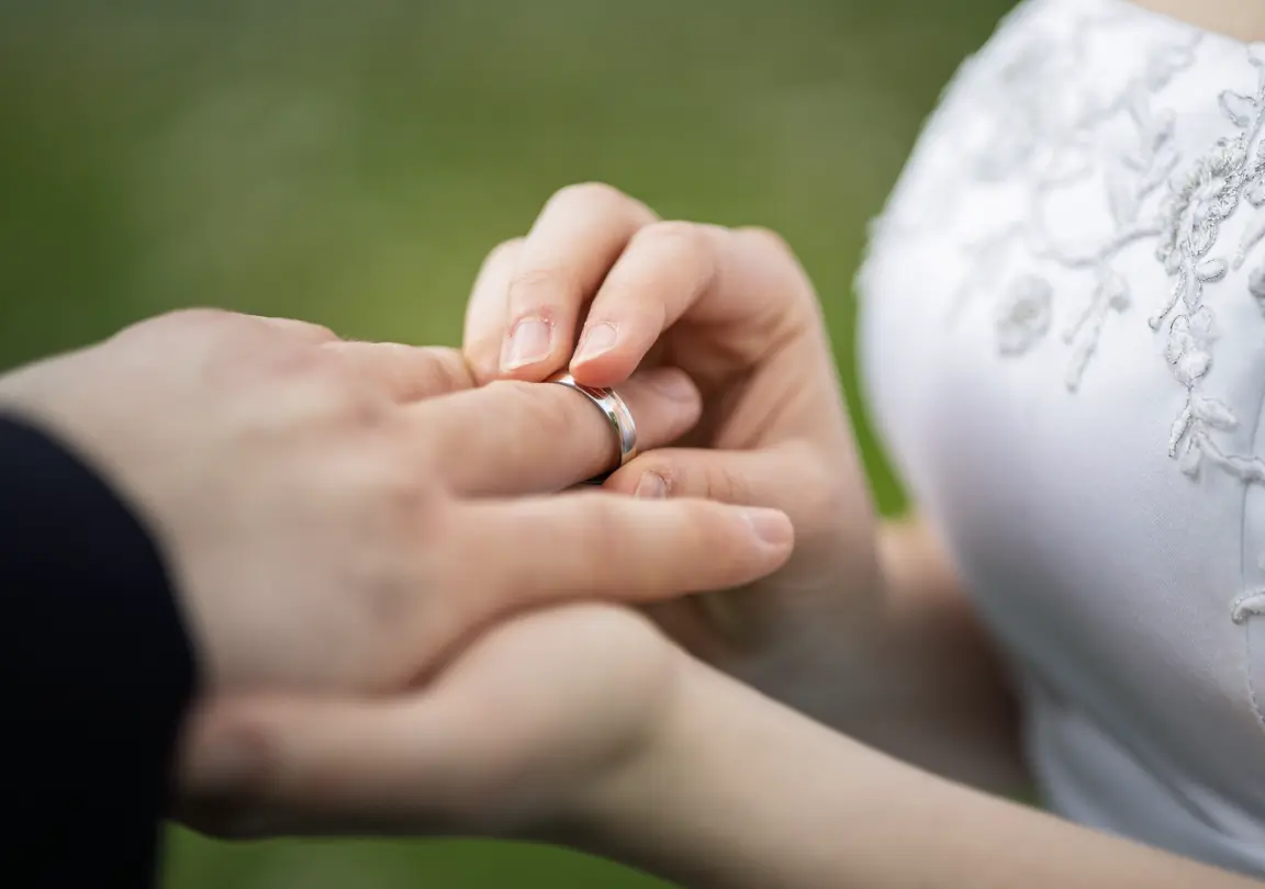 Bräutigam Getting Ready Hochzeitsfotos